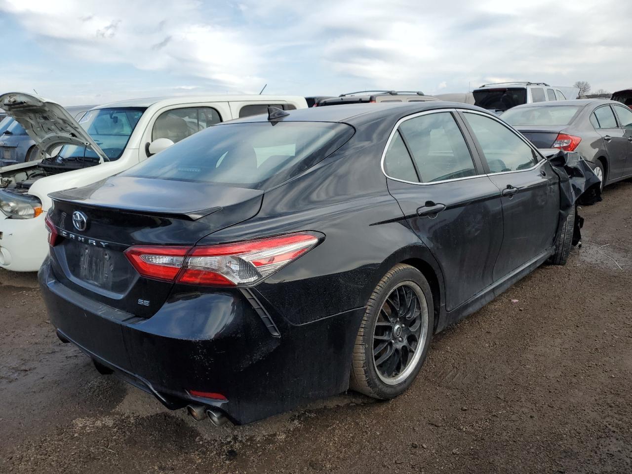 2019 TOYOTA CAMRY L - Фото 3