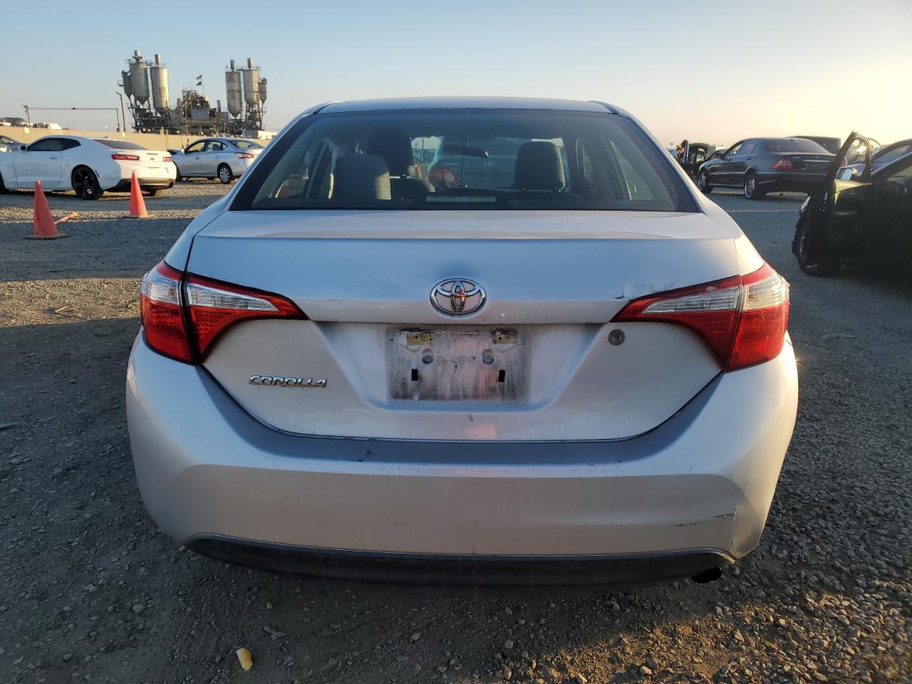 2015 TOYOTA COROLLA L - Фото 6