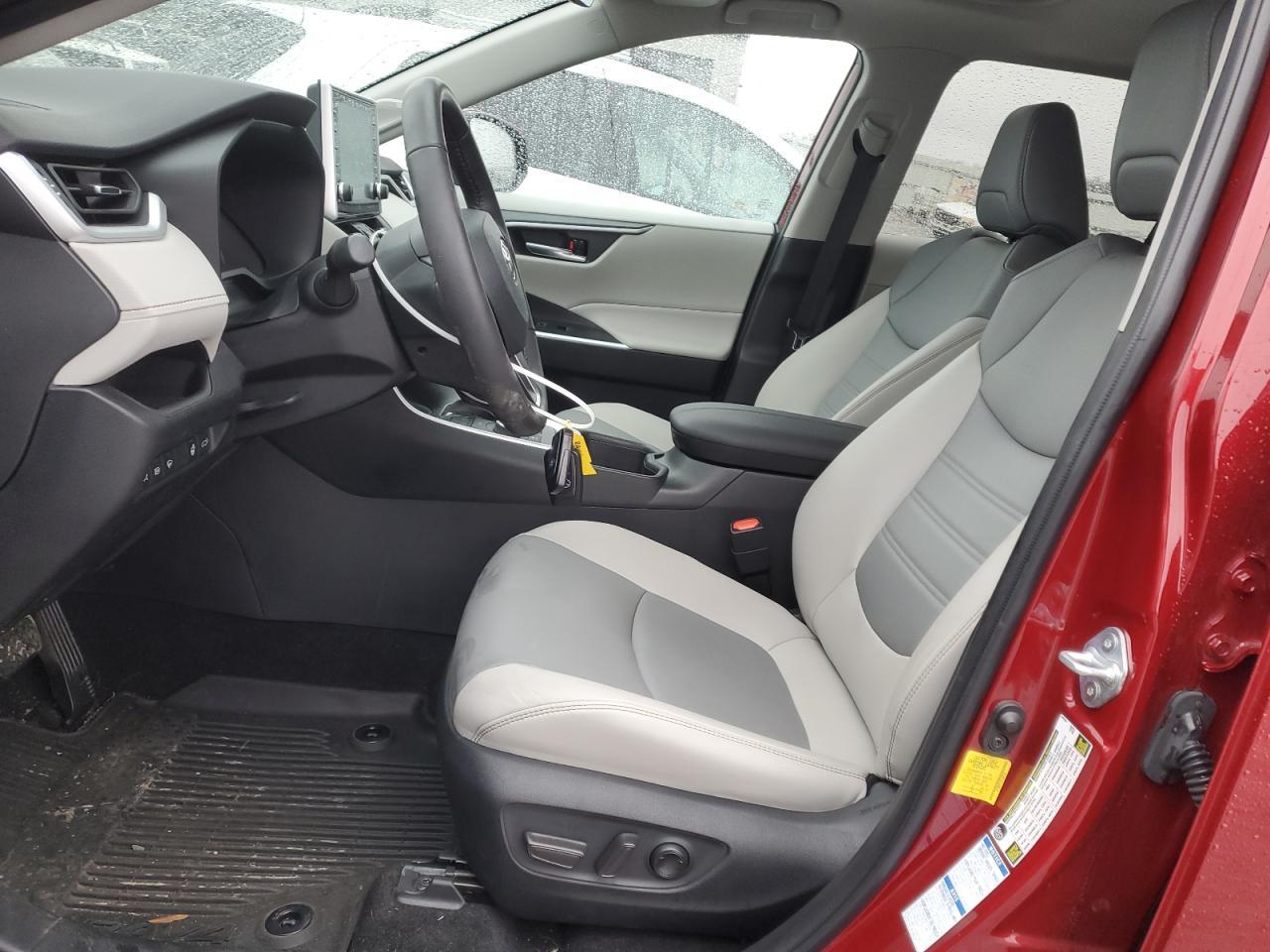 2022 TOYOTA RAV4 XLE P - Image 7