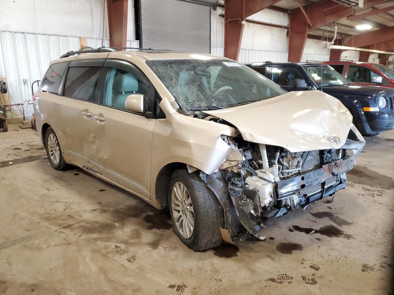2011 TOYOTA SIENNA XLE - Фото 4