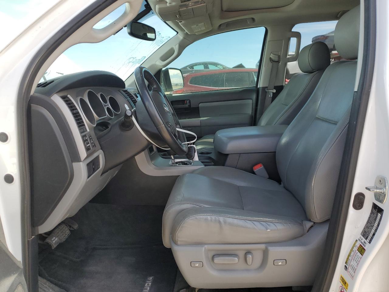 2012 TOYOTA SEQUOIA SR - Image 7