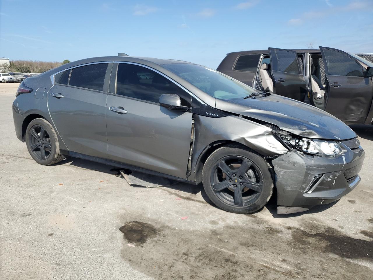 2017 CHEVROLET VOLT LT - Image 4