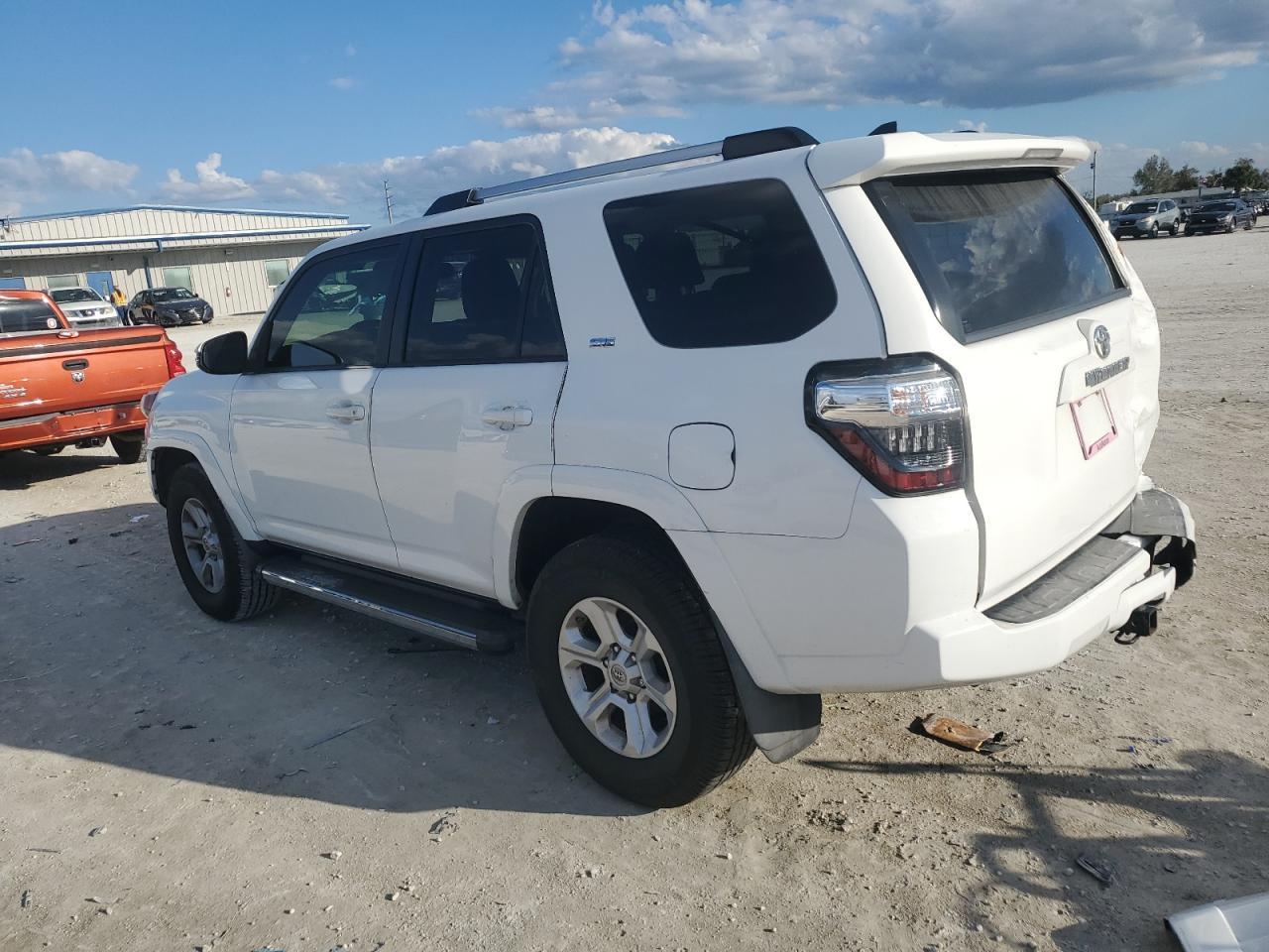 2019 TOYOTA 4RUNNER SR - Image 2