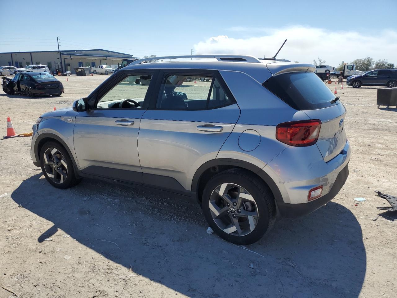 2023 HYUNDAI VENUE SEL - Image 2