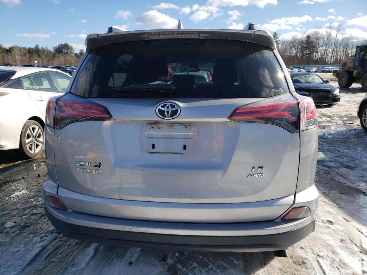2018 TOYOTA RAV4 LE - Image 6