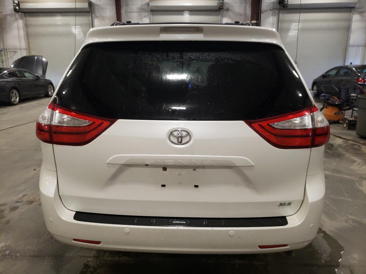 2015 TOYOTA SIENNA XLE - Фото 6