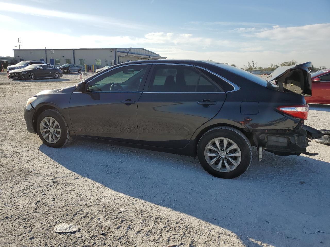 2017 TOYOTA CAMRY LE - Фото 2
