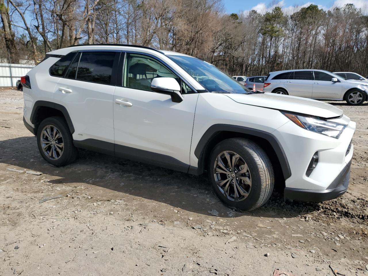 2022 TOYOTA RAV4 XLE P - Image 4