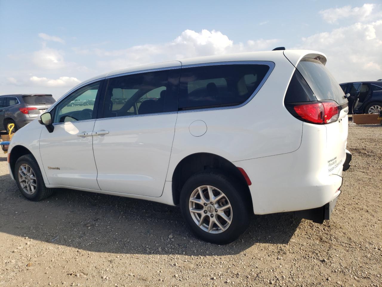 2022 CHRYSLER VOYAGER LX - Фото 2