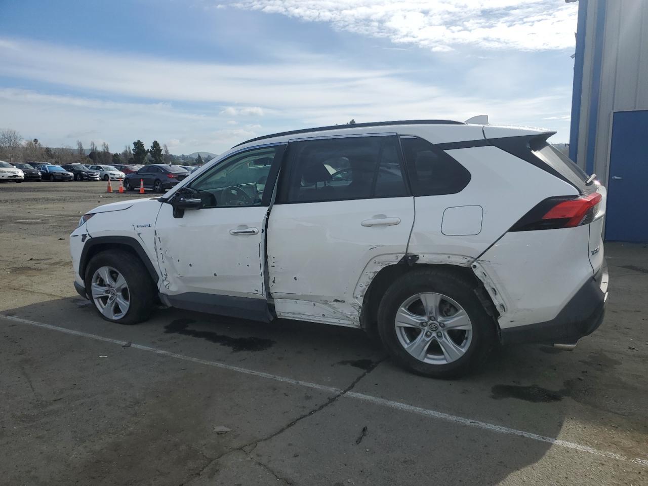 2020 TOYOTA RAV4 XLE - Image 2