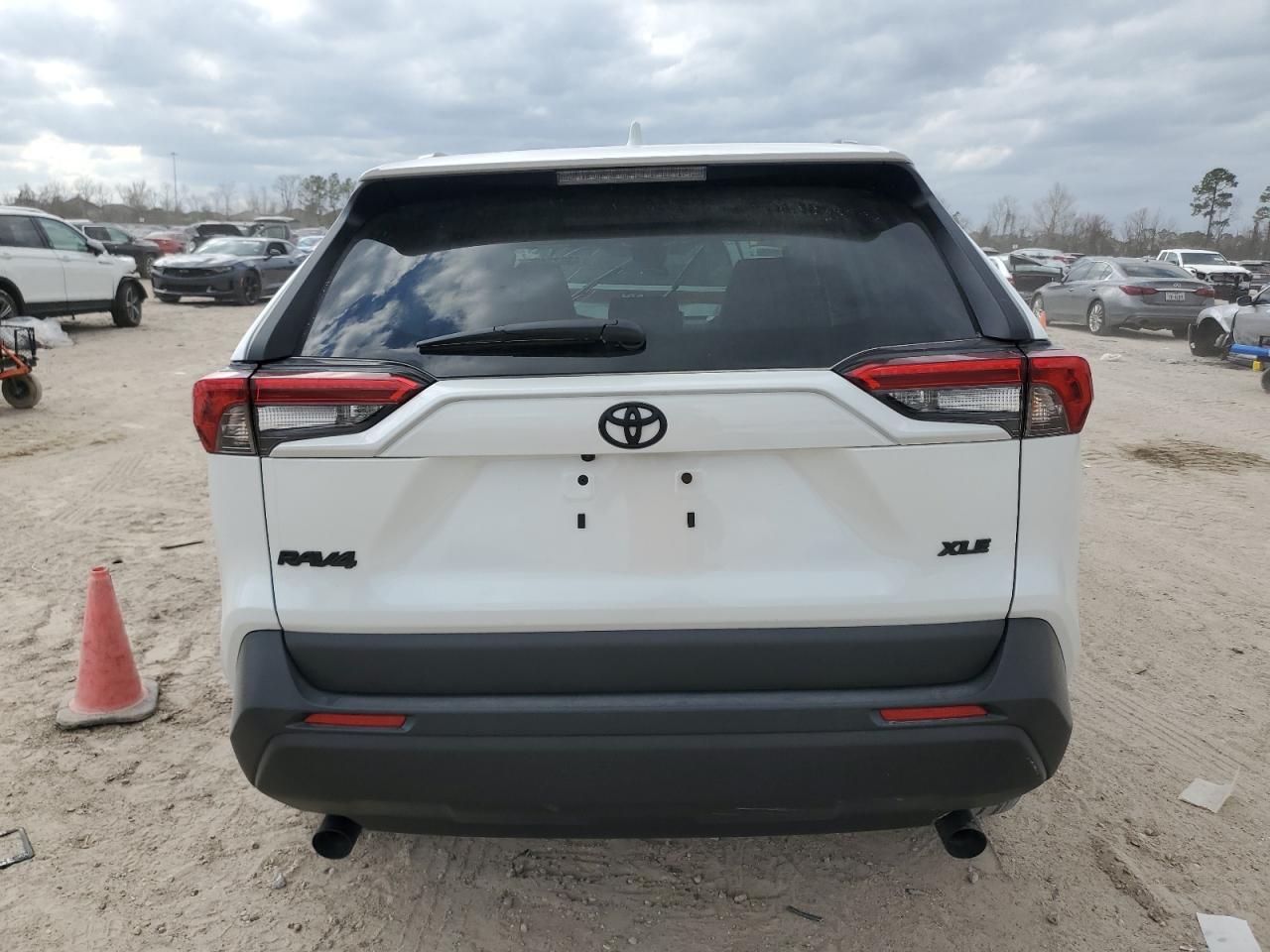 2024 TOYOTA RAV4 XLE P - Image 6