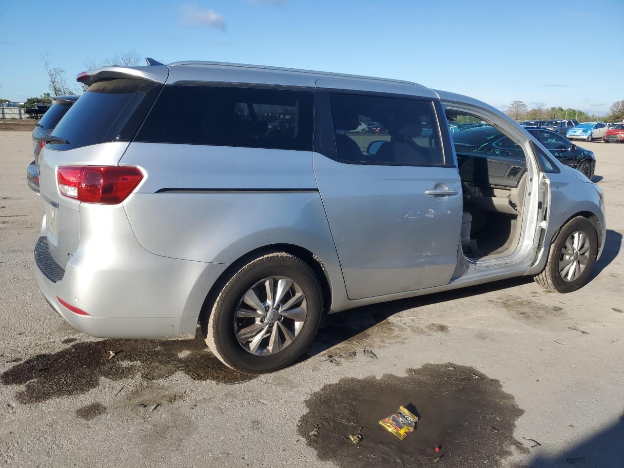 2016 KIA SEDONA LX - Image 3
