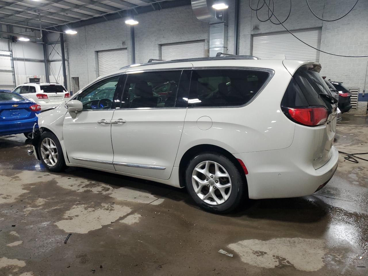 2017 CHRYSLER PACIFICA T - Image 2