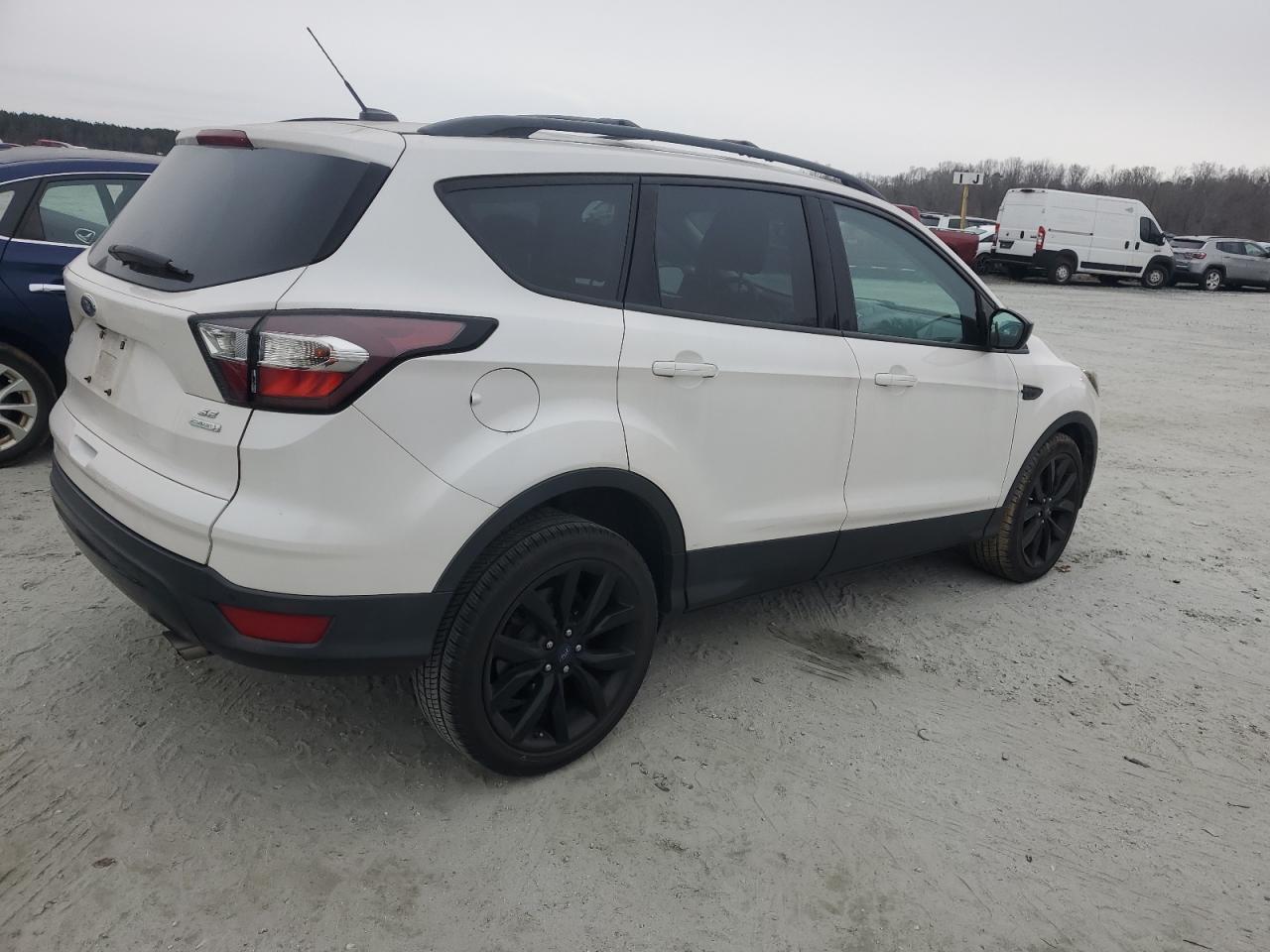 2017 FORD ESCAPE SE - Фото 3