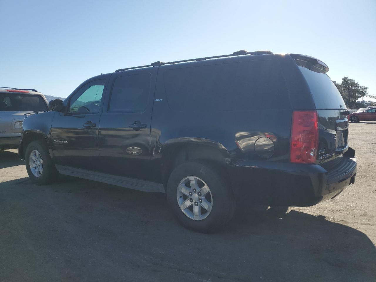 2012 GMC YUKON XL K - Image 2