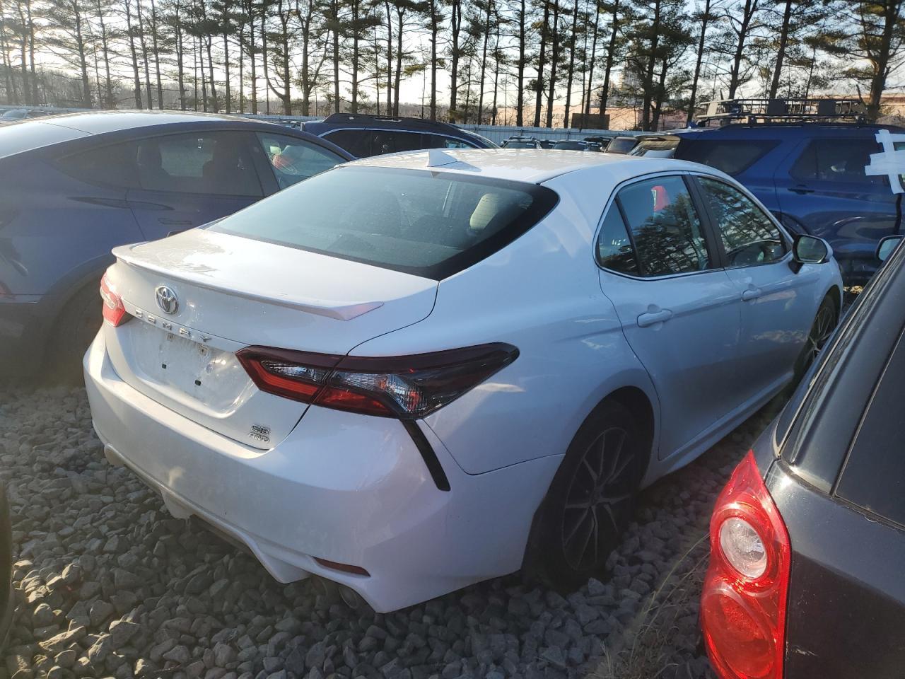 2021 TOYOTA CAMRY SE - Фото 3