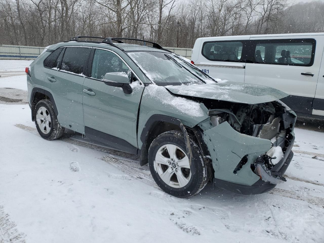 2020 TOYOTA RAV4 XLE - Фото 4