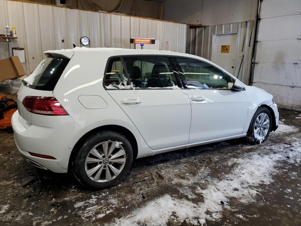 2021 VOLKSWAGEN GOLF - Фото 3
