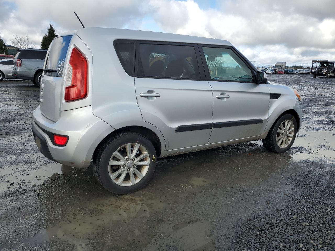 2013 KIA SOUL + - Image 3