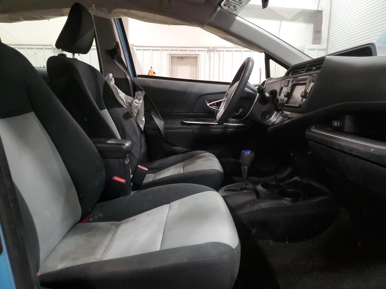 2015 TOYOTA PRIUS C - Image 7