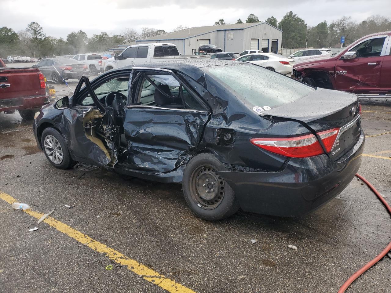 2016 TOYOTA CAMRY LE - Фото 2