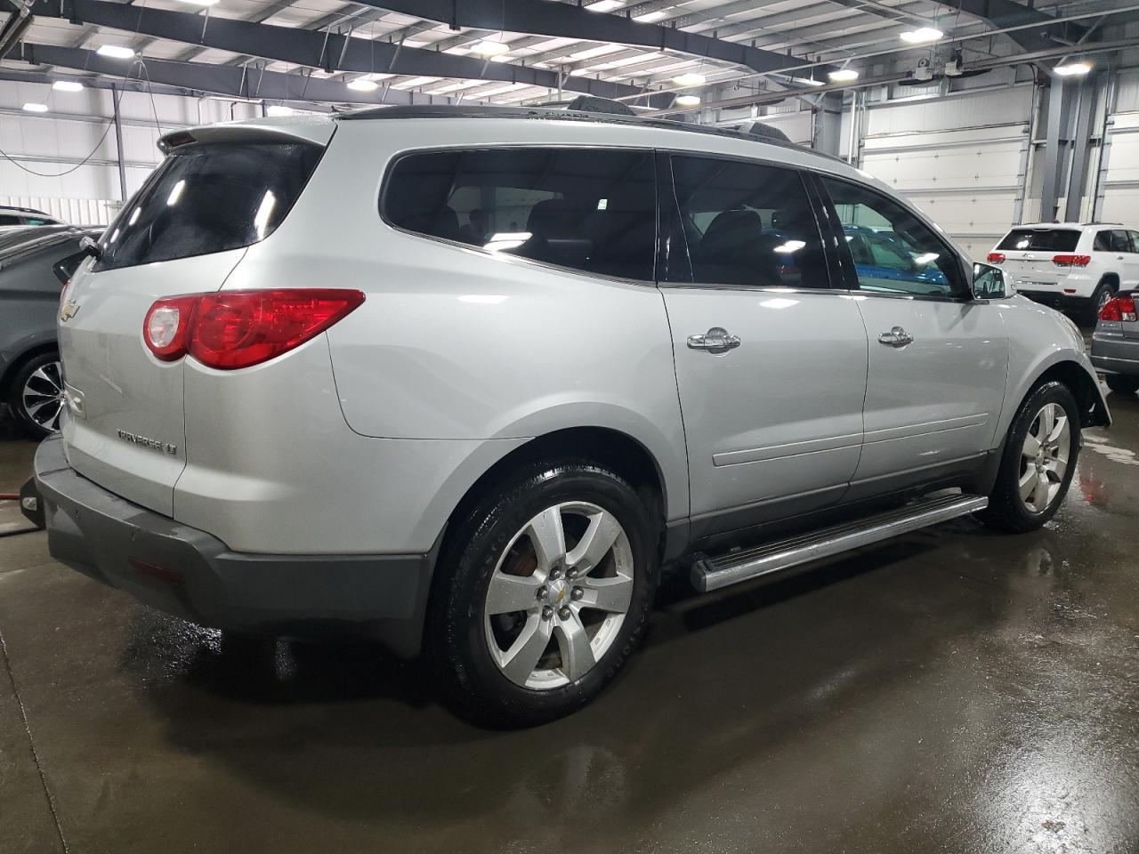 2011 CHEVROLET TRAVERSE L - Image 3