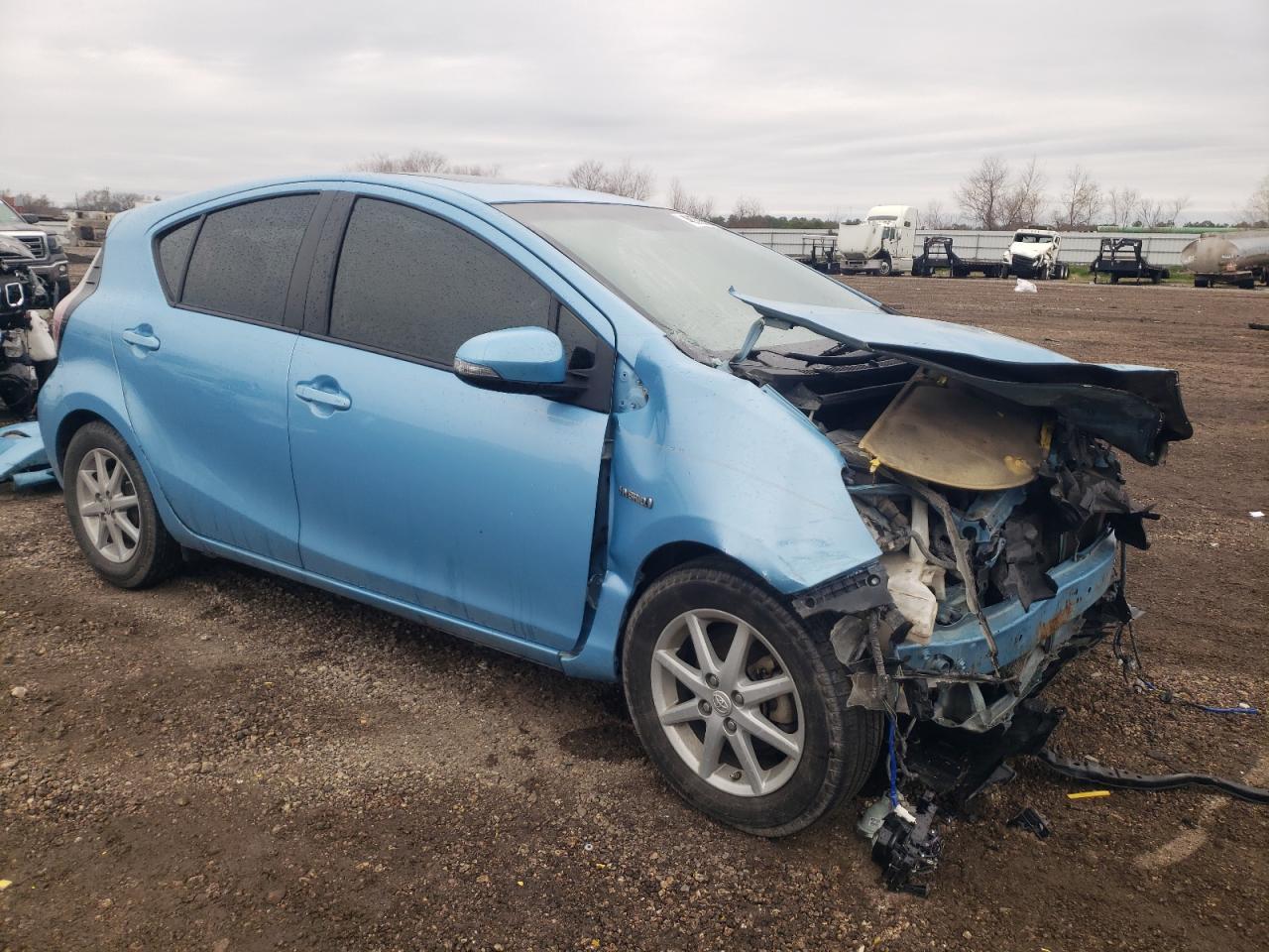 2015 TOYOTA PRIUS C - Image 4