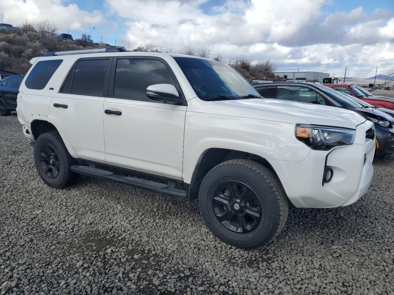 2020 TOYOTA 4RUNNER SR - Image 4