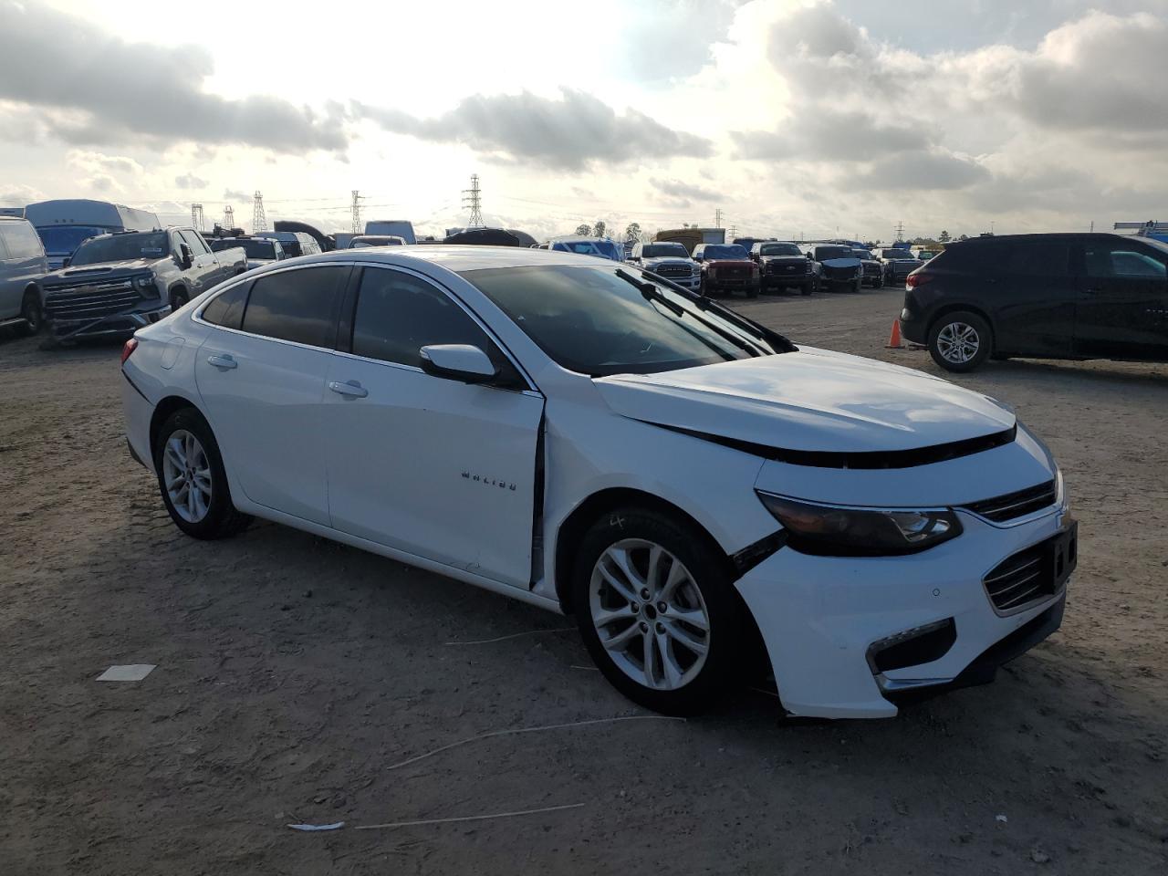 2017 CHEVROLET MALIBU LT - Image 4