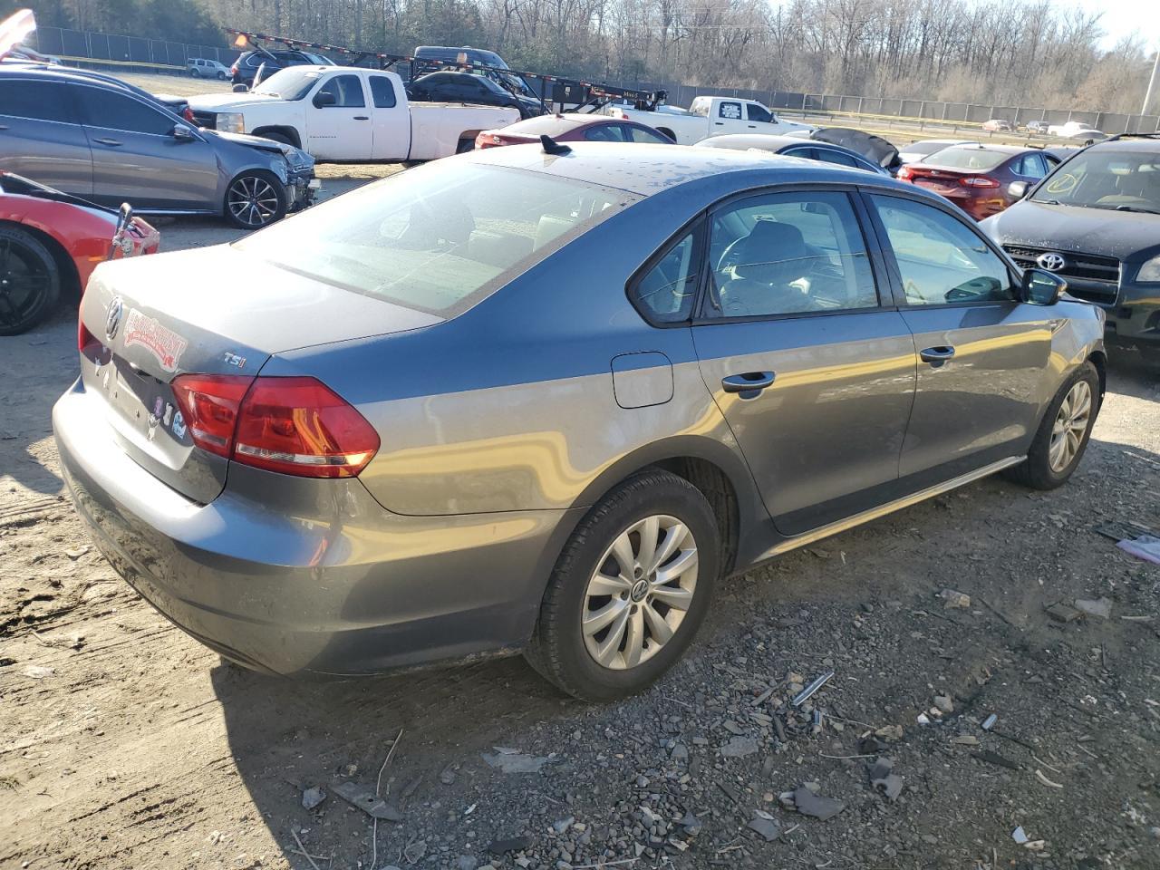 2015 VOLKSWAGEN PASSAT S - Фото 3
