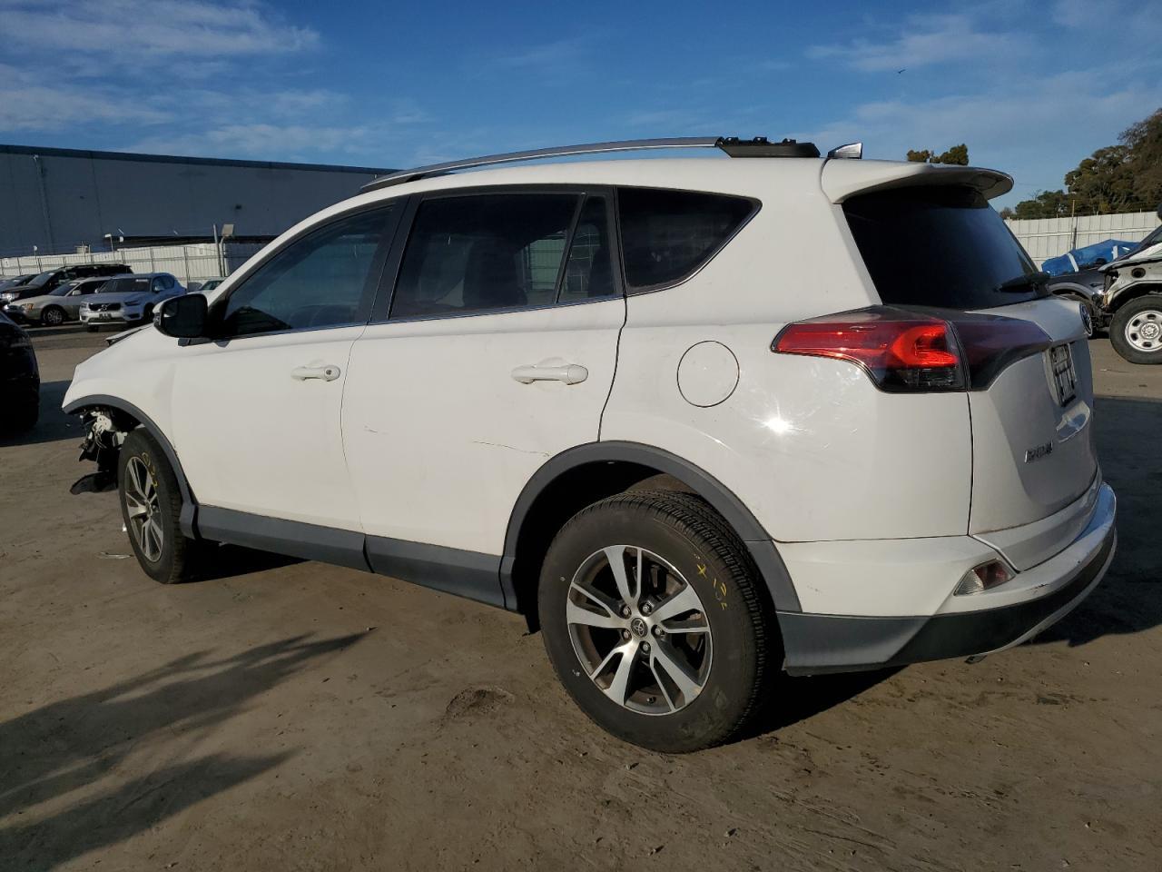 2016 TOYOTA RAV4 XLE - Image 2