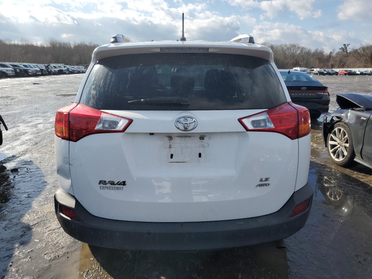 2015 TOYOTA RAV4 LE - Фото 6