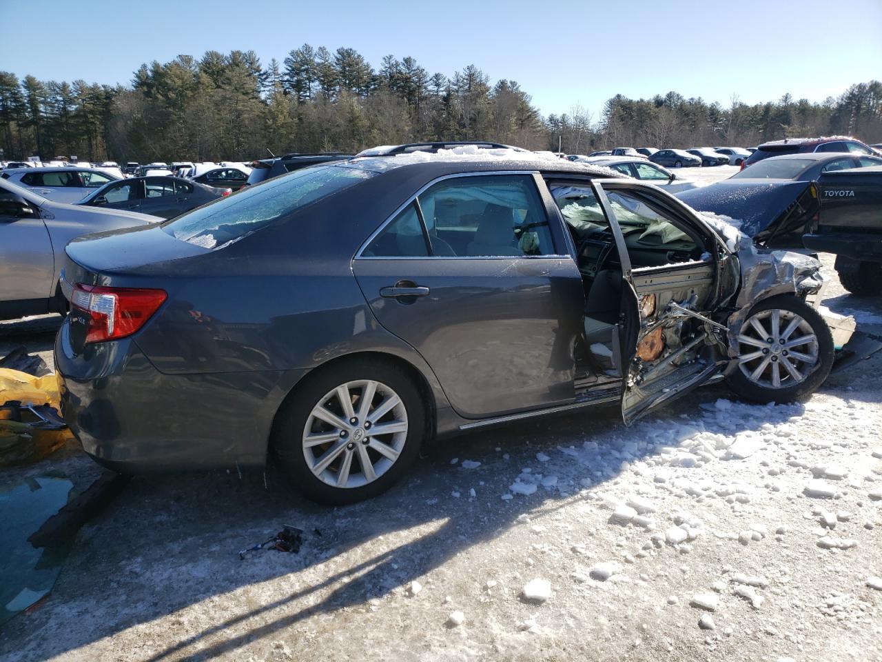 2014 TOYOTA CAMRY L - Фото 3