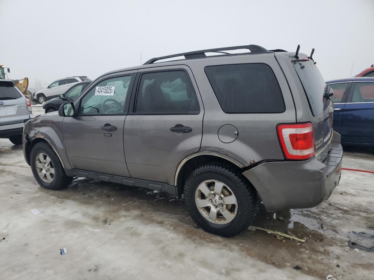 2010 FORD ESCAPE XLT - Image 2