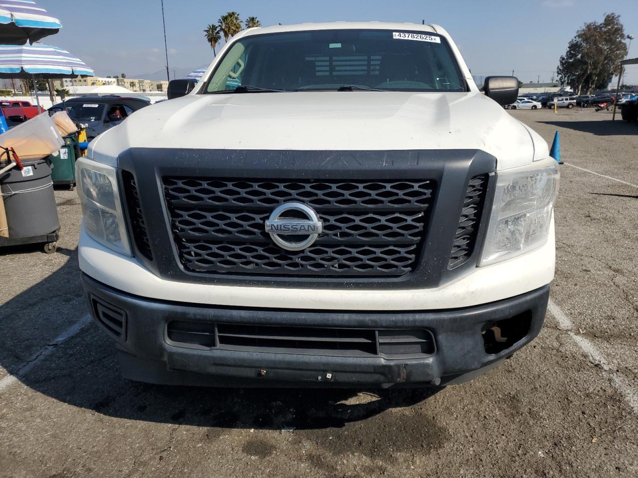 2017 NISSAN TITAN XD S - Фото 5