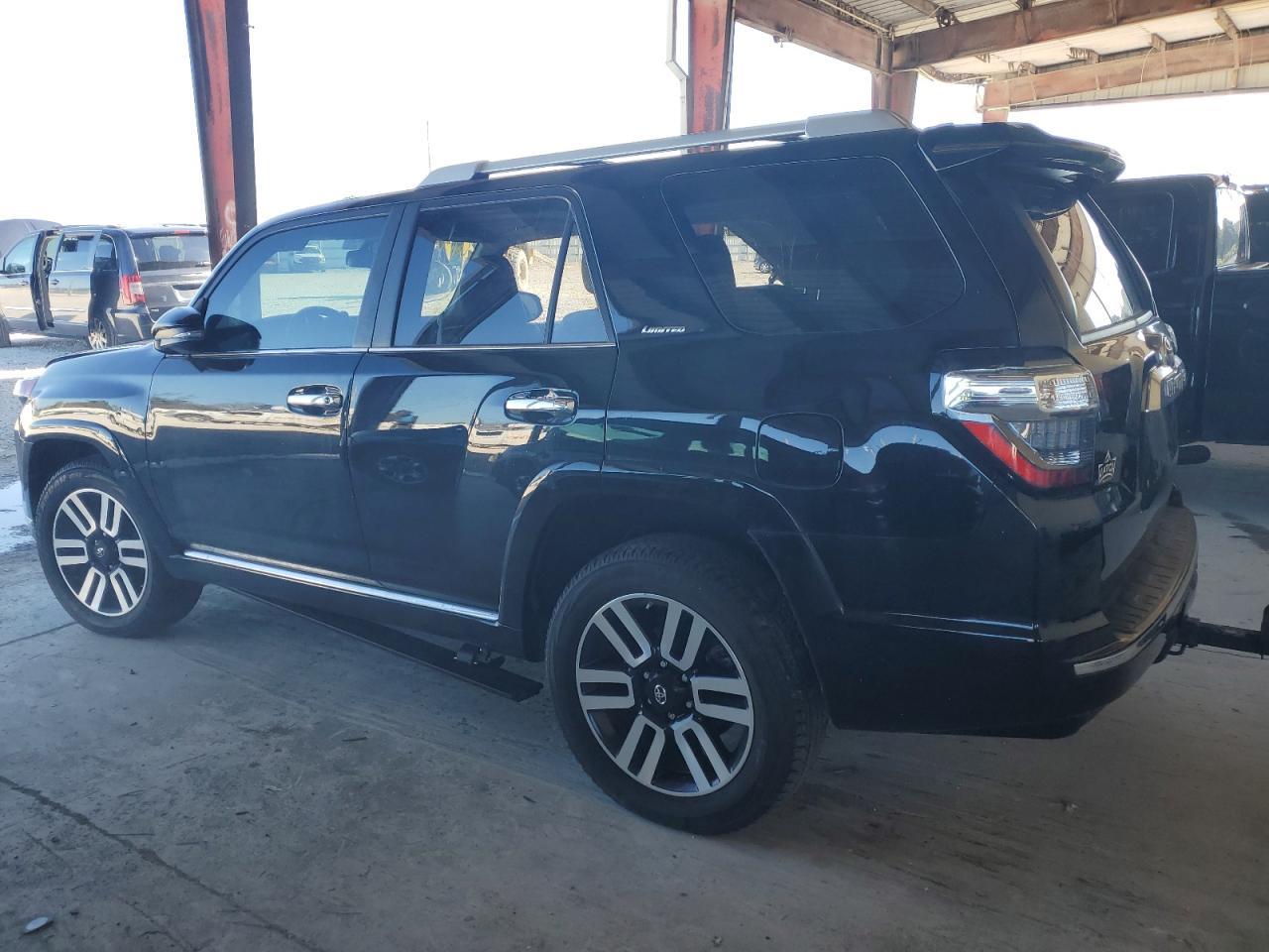 2017 TOYOTA 4RUNNER SR - Image 2