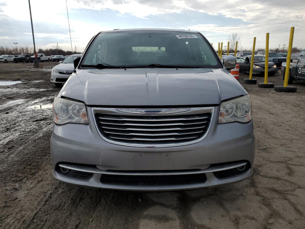 2014 CHRYSLER TOWN & COU - Image 5