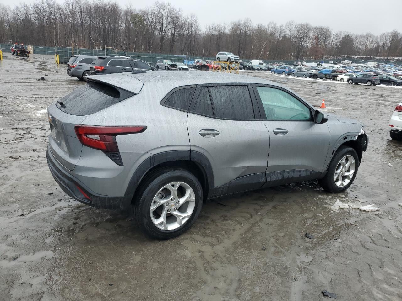 2024 CHEVROLET TRAX LS - Image 3
