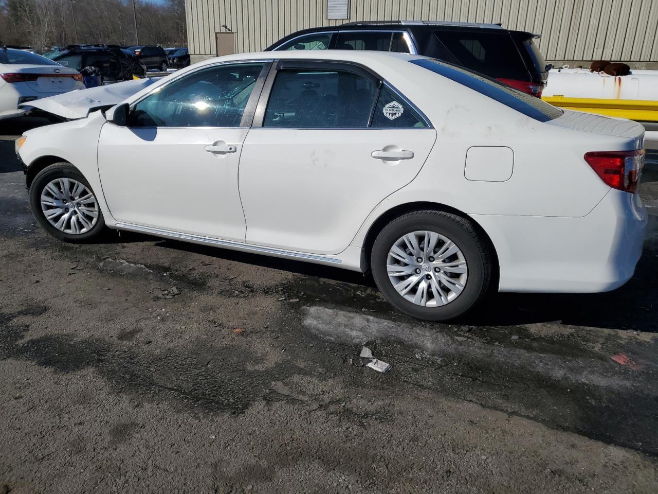 2014 TOYOTA CAMRY L - Image 2