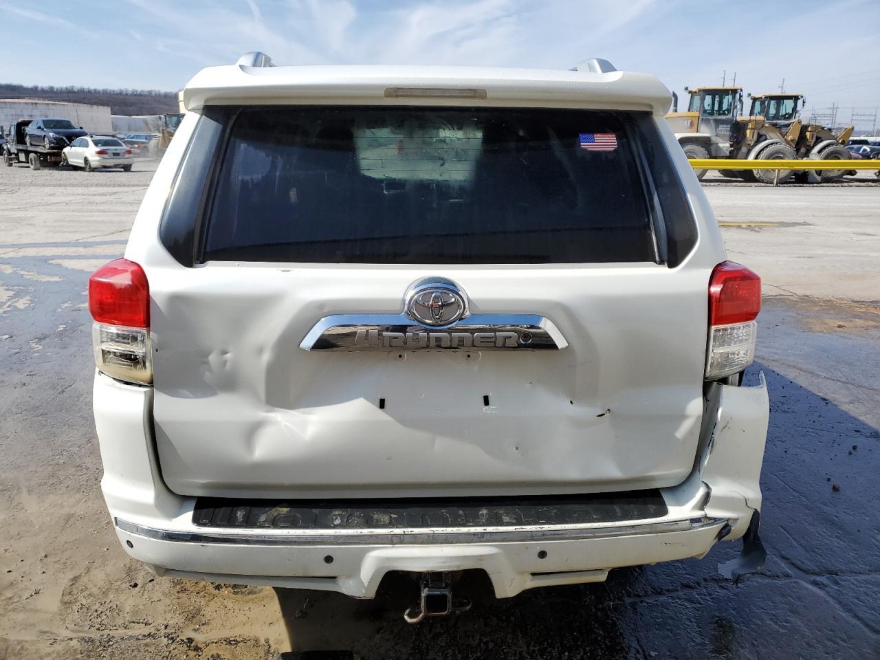2011 TOYOTA 4RUNNER SR - Image 6
