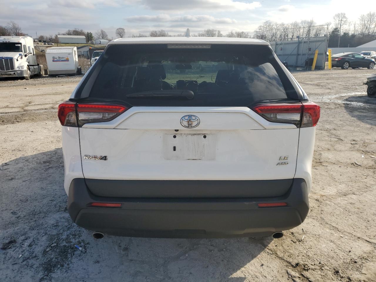 2023 TOYOTA RAV4 LE - Фото 6
