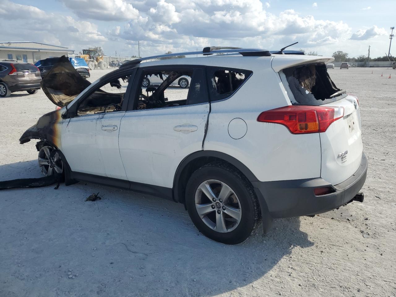 2015 TOYOTA RAV4 XLE - Фото 2