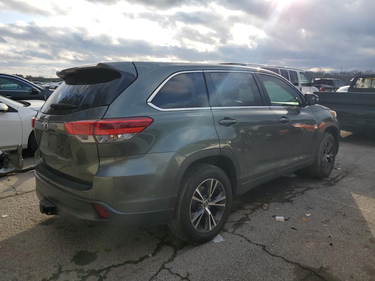 2018 TOYOTA HIGHLANDER - Фото 3