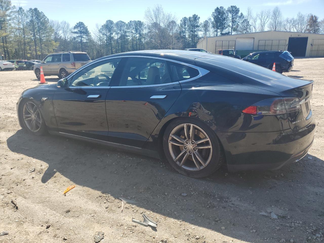 2015 TESLA MODEL S 70 - Image 2