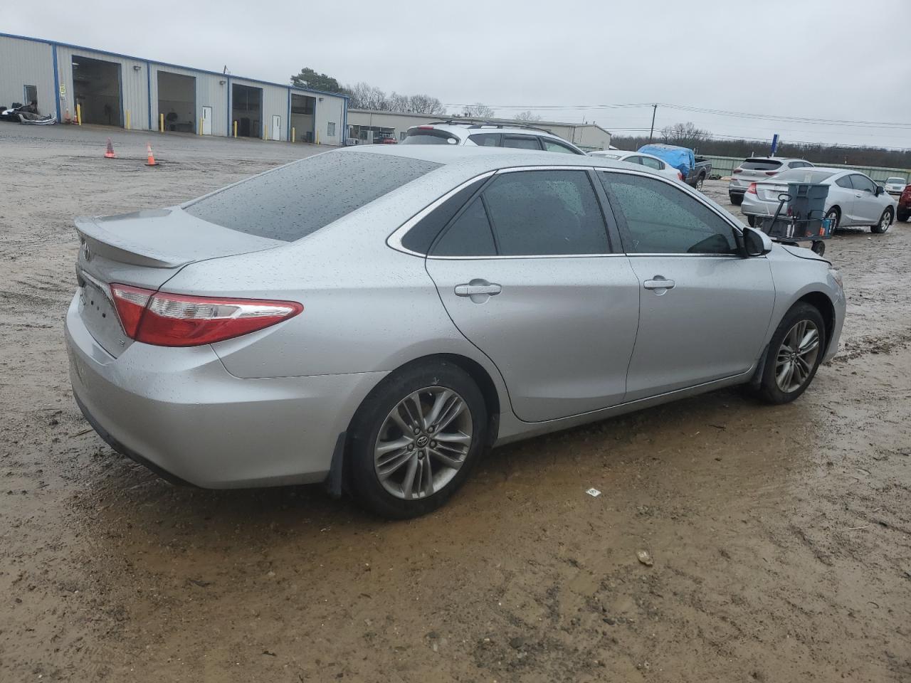 2017 TOYOTA CAMRY LE - Фото 3