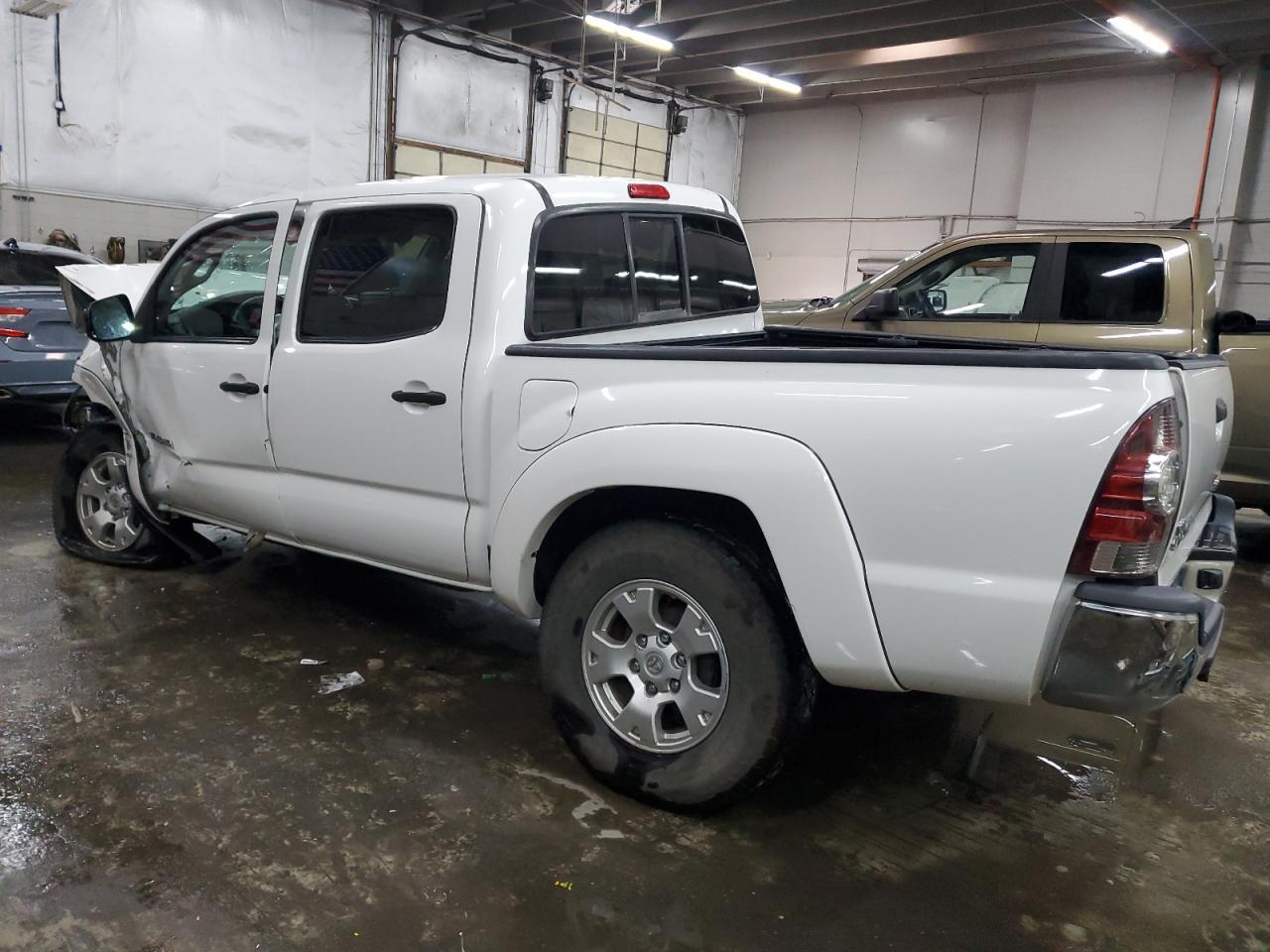 2013 TOYOTA TACOMA DOU - Фото 2