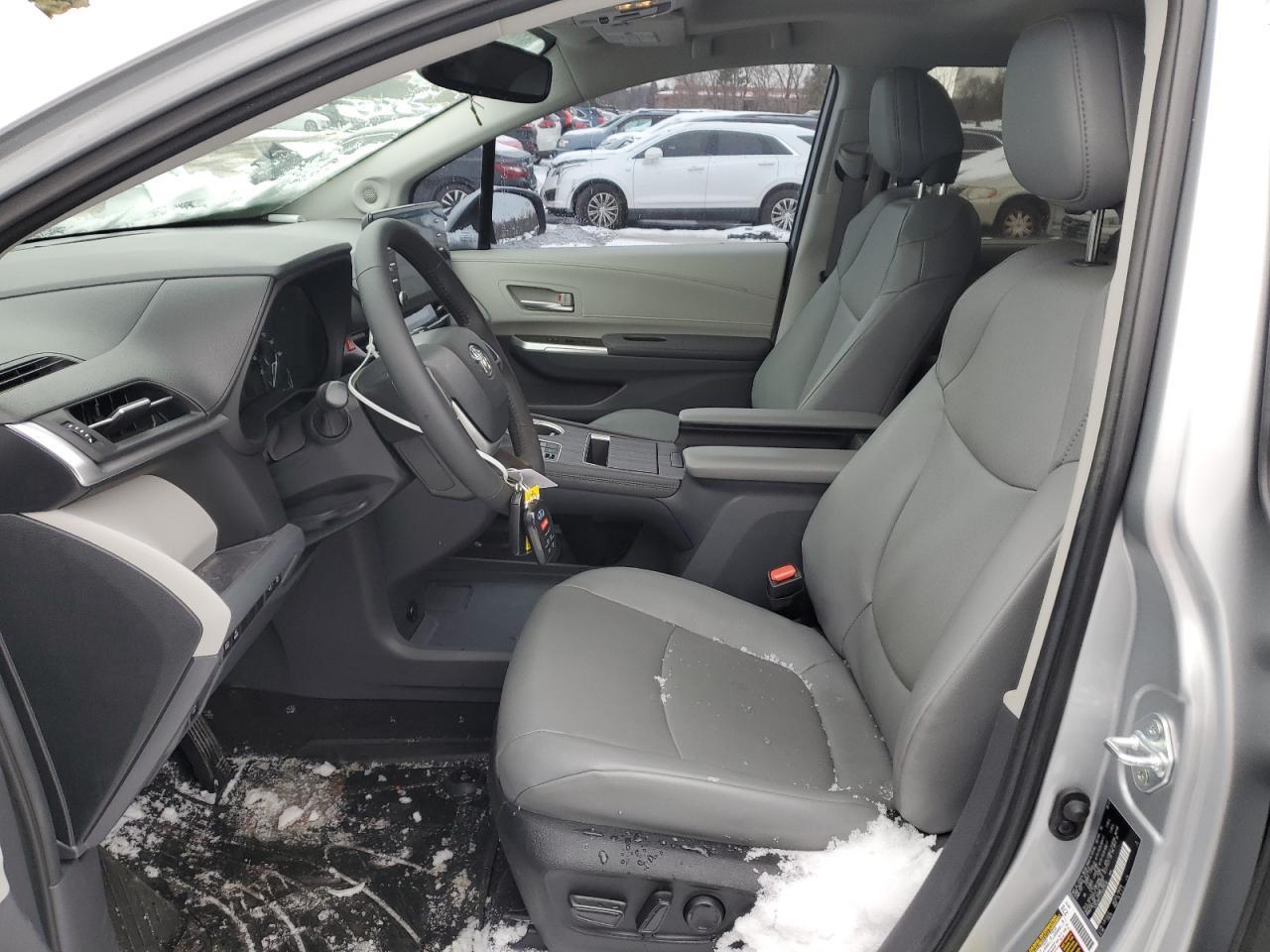 2023 TOYOTA SIENNA XLE - Фото 7