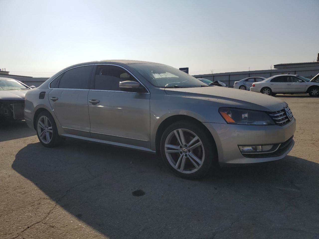 2014 VOLKSWAGEN PASSAT SEL - Фото 4
