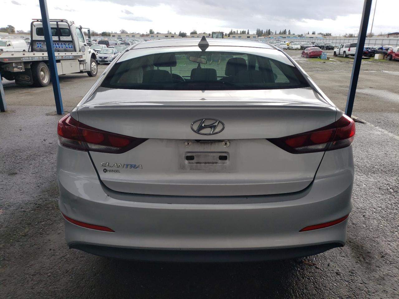 2018 HYUNDAI ELANTRA SE - Image 6