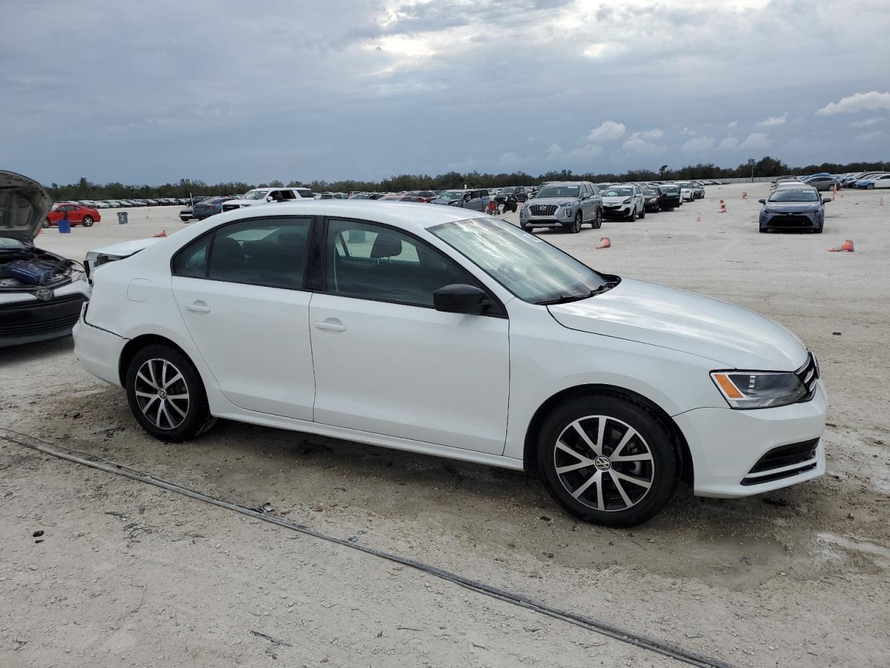 2016 VOLKSWAGEN JETTA SE - Image 4